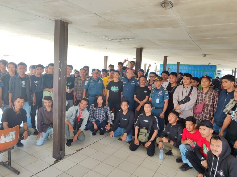Dukung Generasi Muda, KSOP Kelas II Kendari Bantu Keberangkatan Ratusan Kader HMI ke Pontianak
