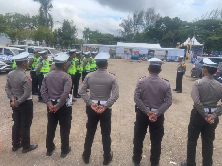Hari Pertama Bekerja, Kasatlantas Polresta Kendari Langsung Bergerak Cepat Ambil Langkah Urai Kemacetan