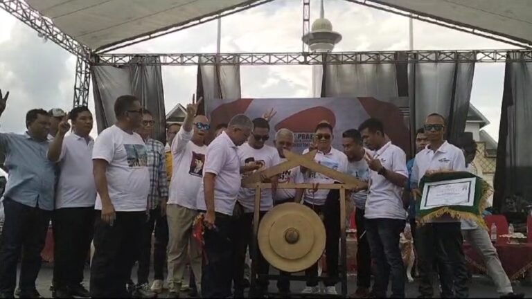 Pengukuhan Baret Prabowo Gibran Sultra Diikuti Ribuan Warga