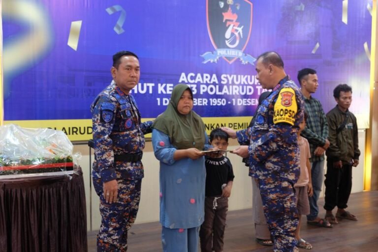 HUT Polairud ke 73, Polda Sultra Santuni Keluarga Nelayan di Laonti Konsel