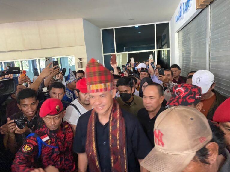Ganjar Tiba di Kendari, Disambut dengan Teriakkan “Presiden”