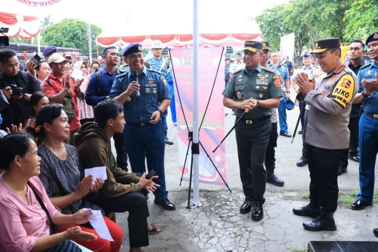 Sinergitas TNI POLRI Wujudkan Pemilu Damai, Gelar Bakti Sosial dan Kesehatan