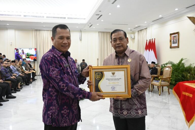 Kemenkumham Kembali Raih Predikat Badan Publik Informatif