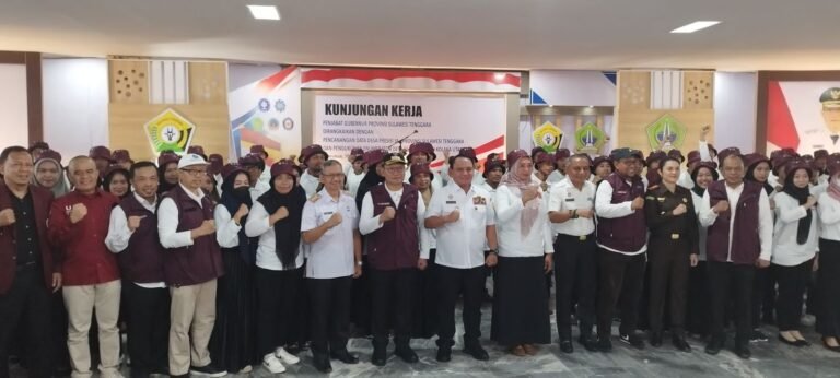 Pj Gubernur Sultra Mengukuhkan Enumerator Data Desa Presisi