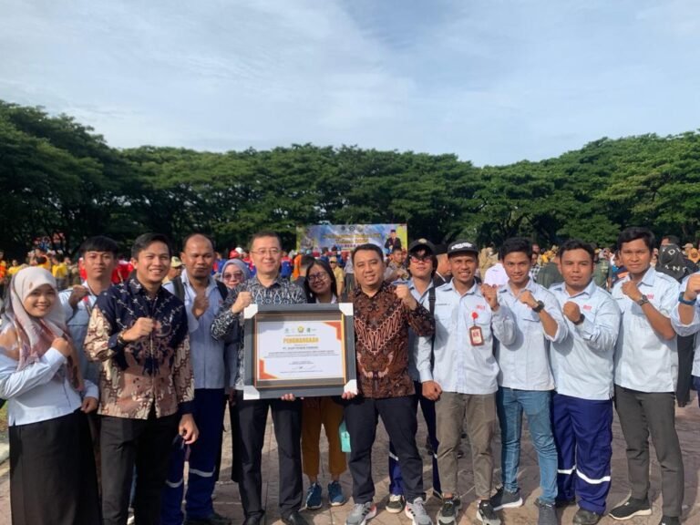 Peringatan Bulan K3, PT DSSP Power Kendari Raih Penghargaan Sepuluh Juta Jam Kerja Tanpa Kecelakaan