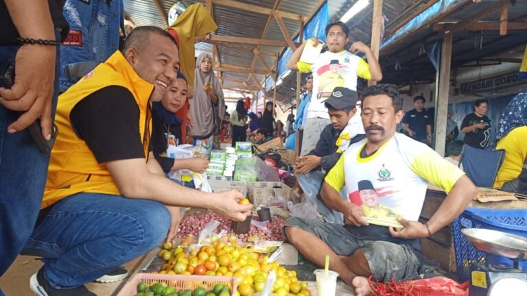 Aksan Jaya Putra Ajak Pedagang di Kota Kendari Pilih Prabowo Gibran