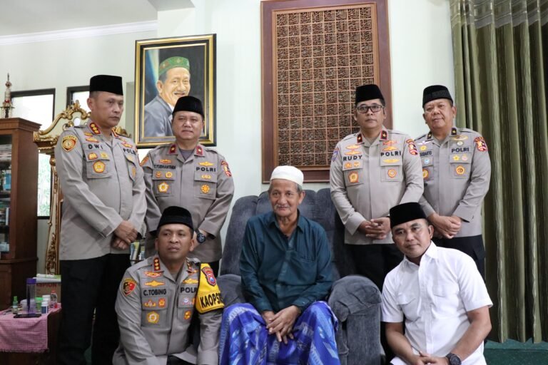 POLRI Kunjungi Ponpes Bumi Shalawat Sidoarjo, Gus Ali Doakan Pemilu Aman dan Damai