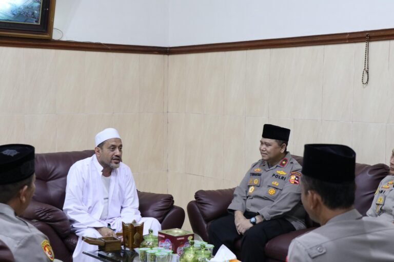 POLRI Kunjungi Habib Taufiq Assegaf Pasuruan, Didoakan Pemilu Berjalan Aman dan Damai