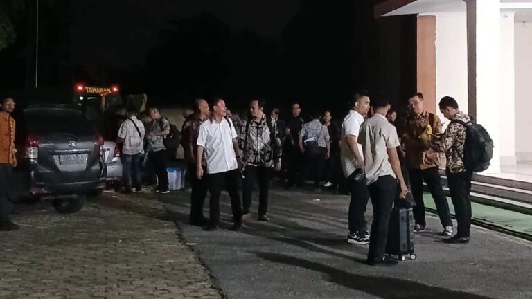 Empat Terdakwa Perkara Tipikor di IUP PT Antam Konut Terkesan Diistimewakan, Tak Pakai Baju Tahanan hingga Tak Diborgol