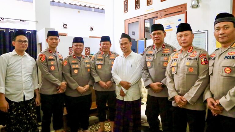 POLRI Kunjungi Gus Baha Didoakan Pemilu 2024 Berlangsung Aman dan Damai