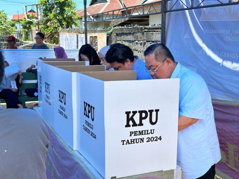 Salurkan Hak Pilih di TPS 20 Kendari, Ketua Rapim Indonesia Optimis Prabowo Gibran Menang Satu Putaran