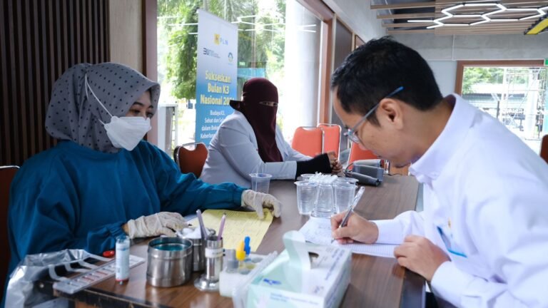 Sukseskan Bulan K3 Nasional Tahun 2024, PLN UID Sulselrabar Menyelenggarakan Donor Darah