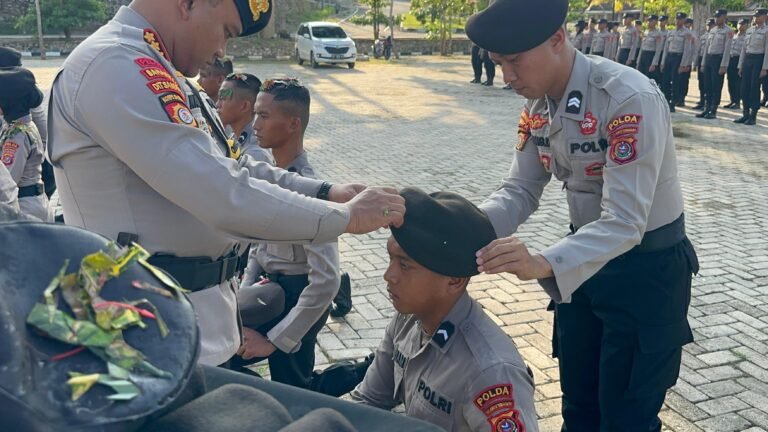 Pelaksanaan Apel Tradisi dan Pembaretan Bintara Remaja Angkatan 50 sampai 54 di Polda Sultra
