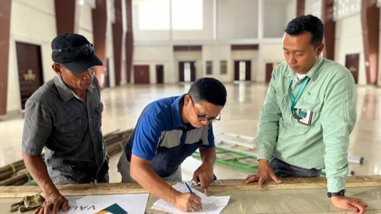 Peduli Terhadap Masyarakat Lingkar Tambang, PT Valeb Kembali Salurkan Bantuan Lengkapi Fasilitas Gedung Serbaguna Sorowako