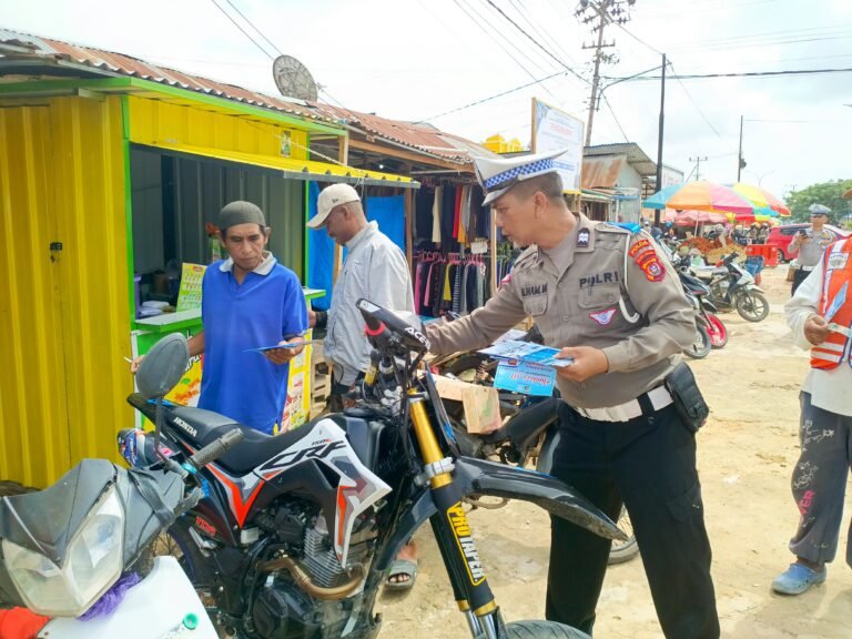 Hari pertama Operasi Keselamatan Anoa 2024, Satgas Gakkum Ditlantas Polda Sultra Berikan Teguran Pelanggar Kendaraan Bermotor
