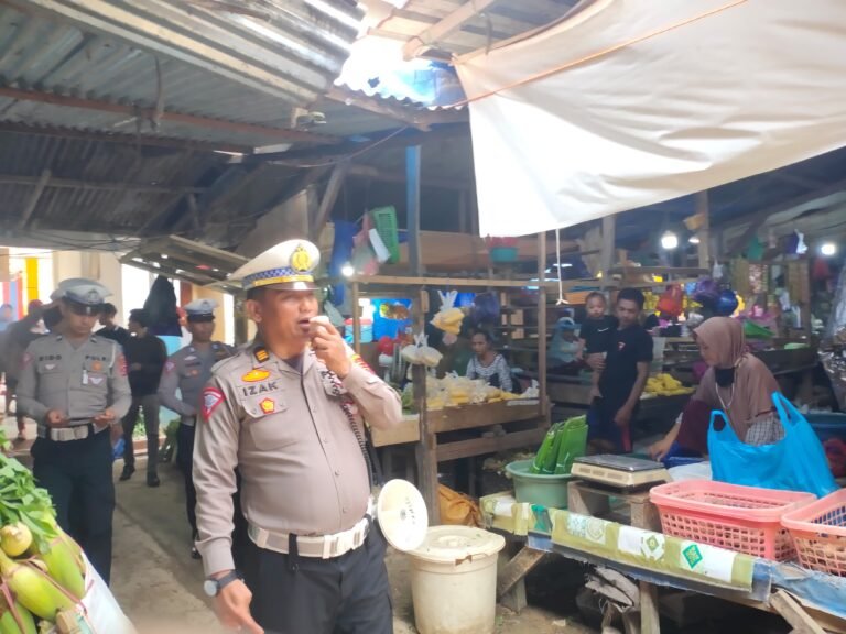 Satgas Preemtif Operasi Keselamatan Anoa, Sosialisasi di Pasar Baruga