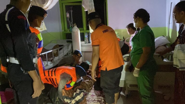 Pemukiman dan Rumah Sakit Diterjang Banjir, Brimob Polda Sultra Turun Tangan