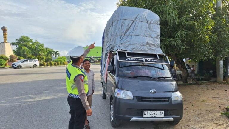 Satgas Gakkum Operasi Keselamatan Anoa Tertibkan Kendaraan Over Load