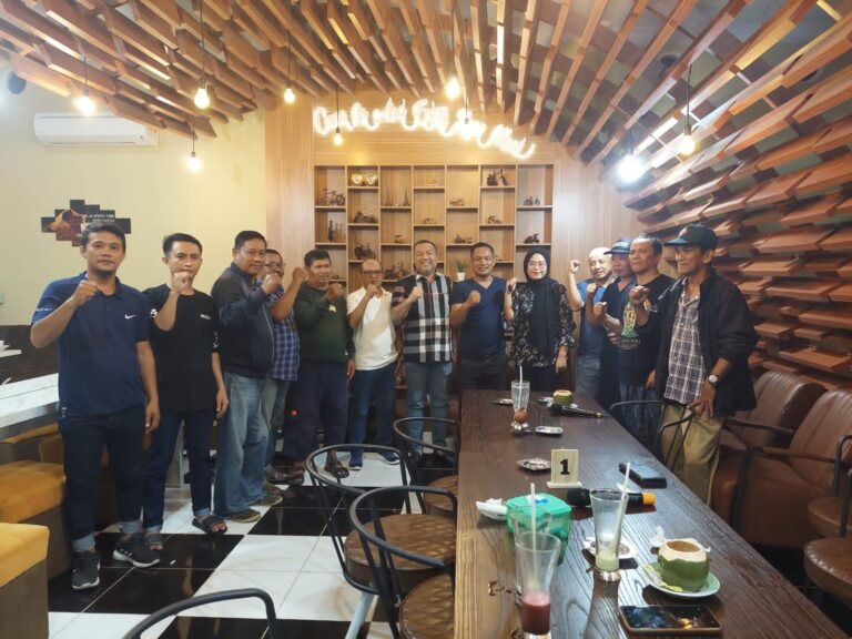 Warga Kelurahan Bende Deklarasi Dukung Aksan Jaya Putra di Pilkada Kendari