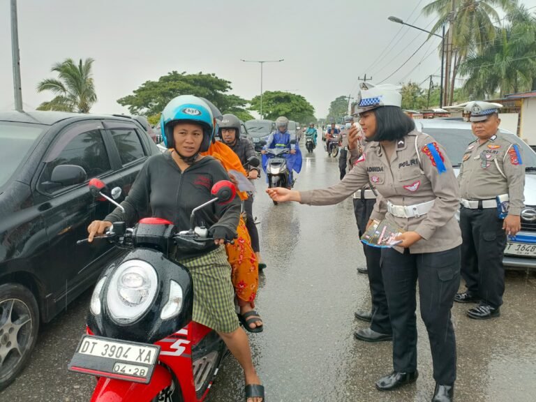 Satgas Preemtif Operasi Keselamatan Anoa 2024 Gelar Giat Binluh di Kawasan Pelelangan Ikan Kendari