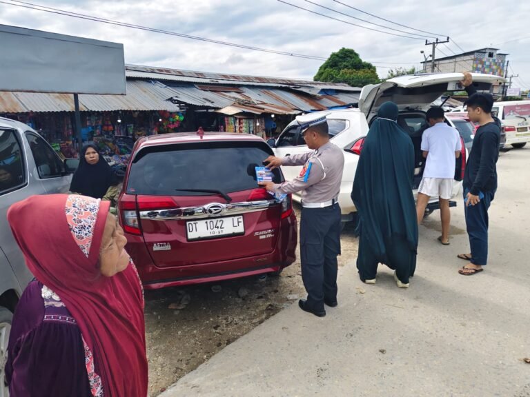 Satgas Preemtif Operasi Keselamatan Anoa 2024 Gelar Giat Binluh di Pasar Panjang Kendari