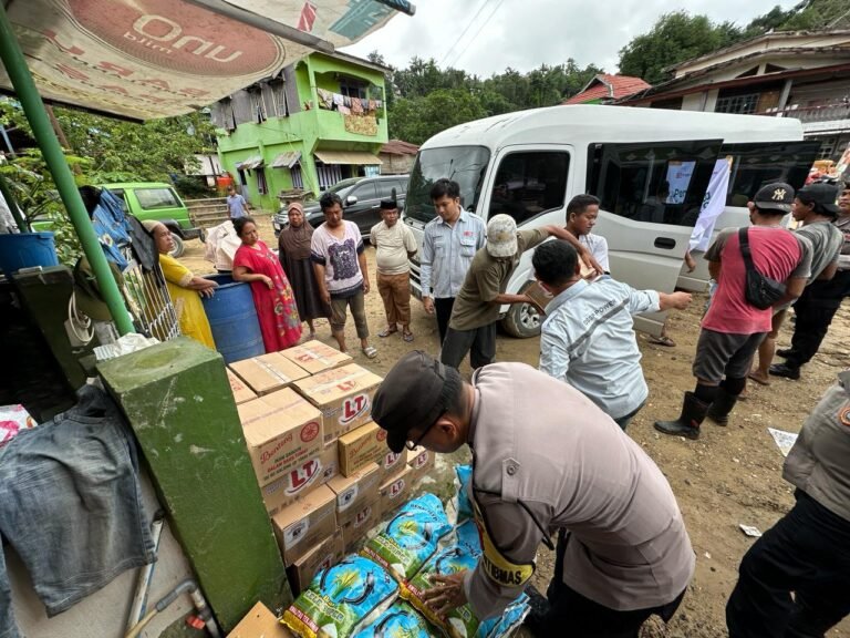 Banjir Kendari, PT DSSP Power Salurkan Bantuan ke Warga Terdampak