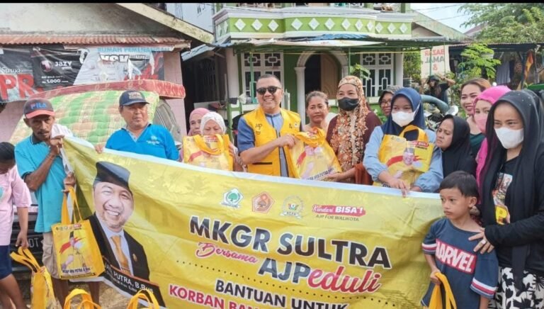 Aksan Jaya Putra Beri Bantuan ke Korban Terdampak Banjir di Kendari