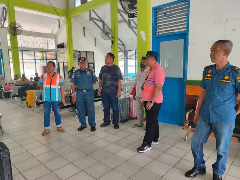 Jelang Arus Mudik Lebaran, KSOP Kendari Tinjau Fasilitas Pelabuhan