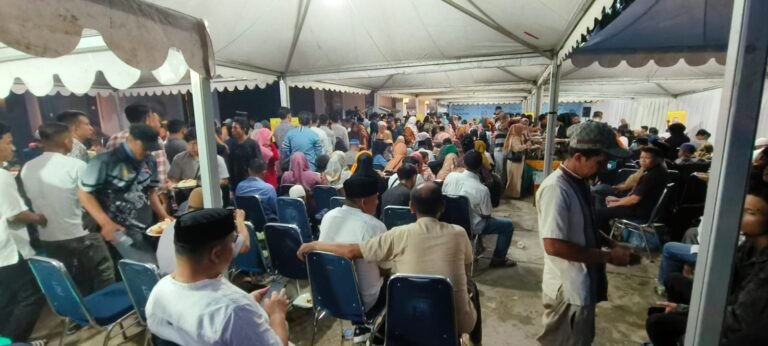 Warga Kota Kendari Padati Silaturahmi dan Buka Bersama dengan Aksan Jaya Putra