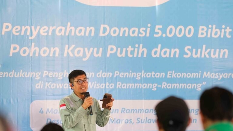 Perkuat Ekonomi Sirkuler di Rammang-rammang, PT Vale Donasi 5.000 Bibit Pohon