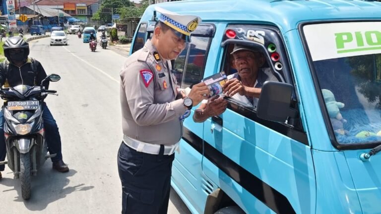 Satgas Preemtif Sosialisasi Keselamatan di Perempatan Traffic Light Pasar Baru dan Wua-Wua