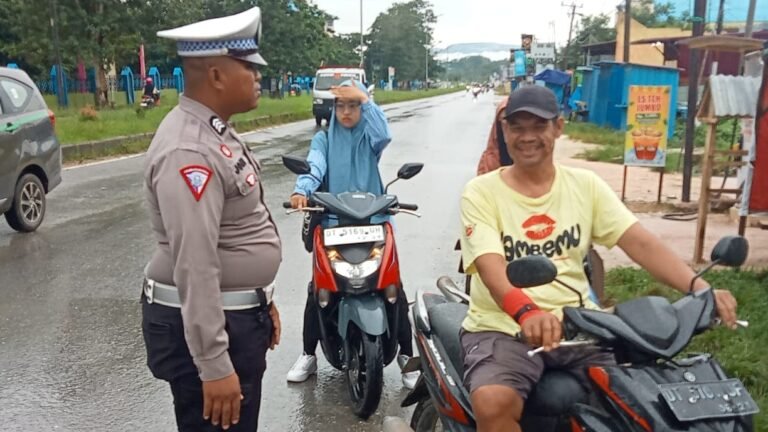 Operasi Keselamatan Anoa 2024, Satgas Gakkum Tekankan Penggunaan Helm Standar Kepada Pengendara Motor
