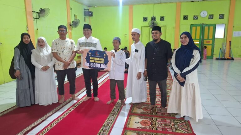 IKA Smansa 97 Kendari Salurkan Beasiswa dan Bantu Pembangunan Masjid
