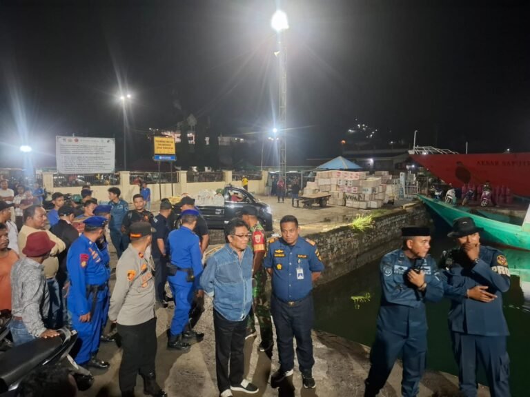 Ridwan Bae Soroti Fasilitas dan Kebersihan Pelabuhan Pangkalan Perahu Kendari
