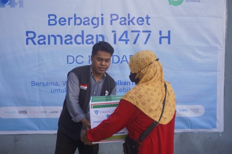 ParagonCorp dan IZI Salurkan 161 Paket Ramadhan di Kendari