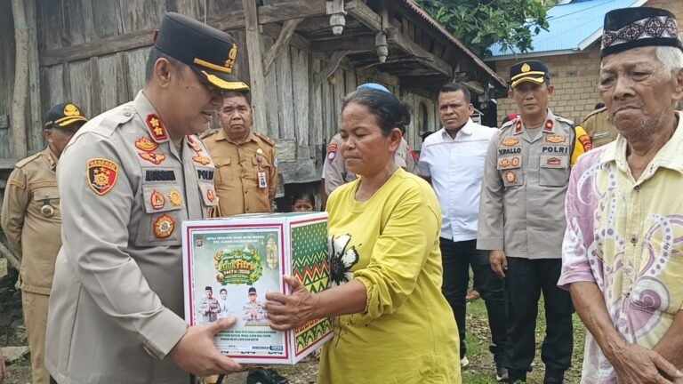Kapolres Buton Salurkan Bantuan Korban Kebakaran Lapandewa