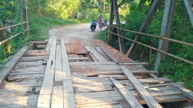 Jembatan Boro-Boro Lameuru Rusak Parah, Pengendara Terancam