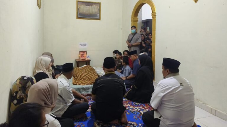 Gubernur Sultra Melayat ASN Korban Kecelakaan