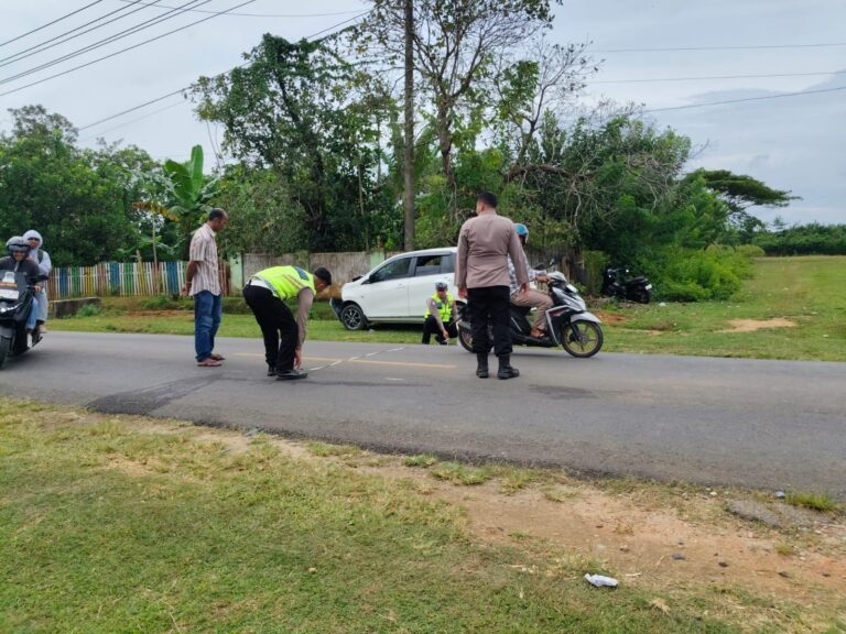 Mobil Serobot Jalur, Pengendara Motor Honda Scoopy Tewas di Muna