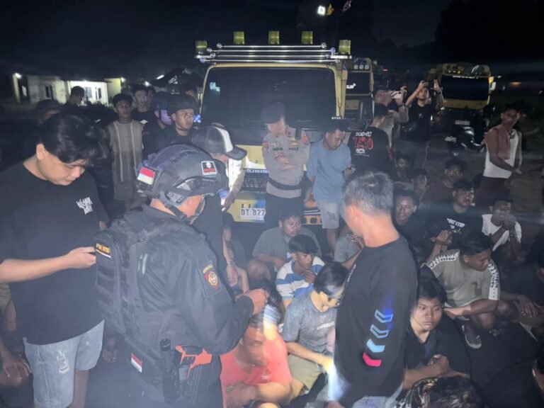 Polisi Amankan Dua Pelaku Bawa Sajam di Pemalangan Aktivitas Hauling PT ST Nickel di Kendari