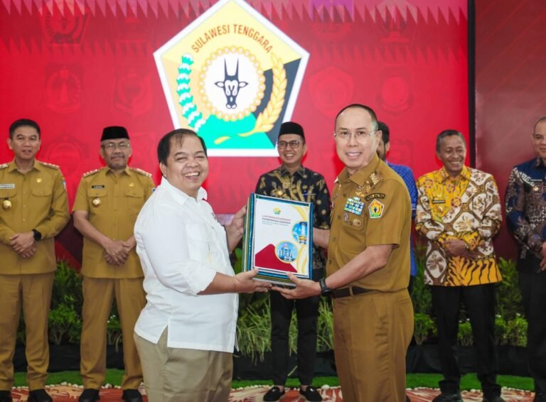 Gubernur Sultra Serahkan LKPD 2025, Optimistis Raih Opini WTP