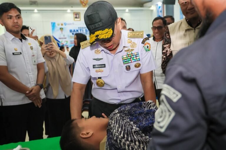 Gubernur Sultra Tinjau Sunatan Massal, 260 Anak Terlayani Gratis