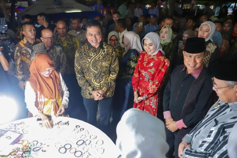 Gubernur Sultra dan KASAU Tinjau Pameran HUT ke-62