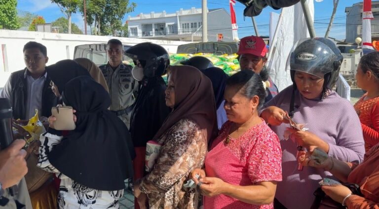 Brimob Sultra Gelar Pasar Murah, Warga Antusias Serbu Kebutuhan Pokok
