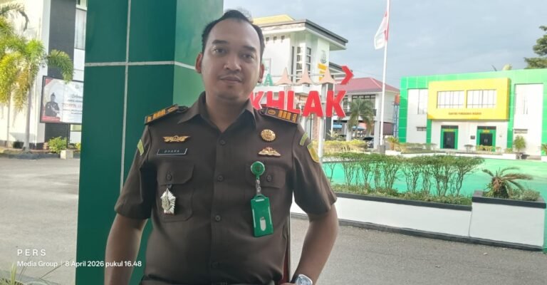Barang Bukti Dua Kapal Tongkang Tak Kunjung Diserahkan, Kejari Konawe Tunda Tahap II