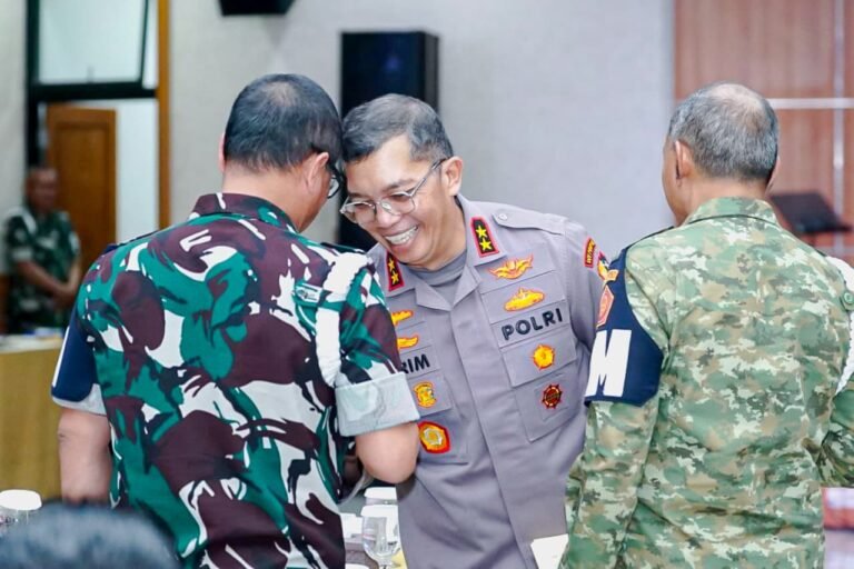 Sinergitas TNI-Polri Diperkuat Lewat Coffee Morning dan Halal Bihalal
