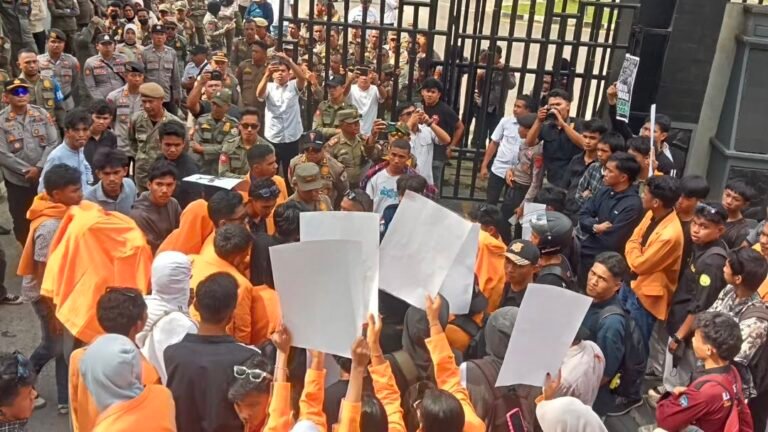 Mahasiswa UHO Demo di DPRD Sultra, Desak Usut Kasus Andrie Yunus
