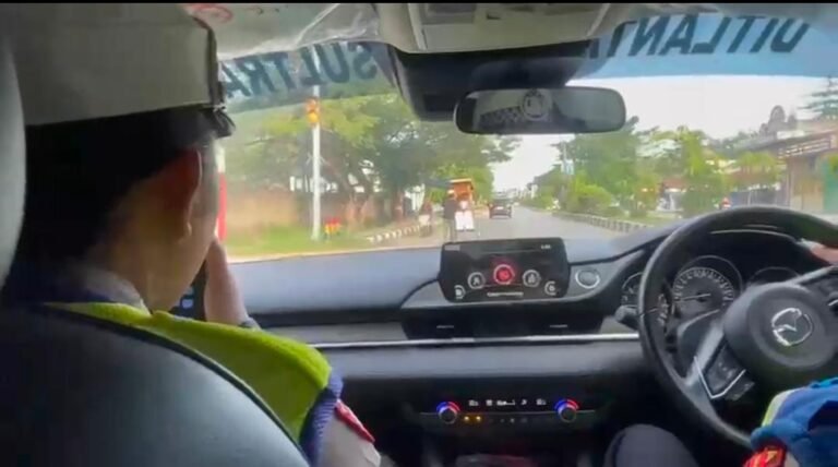 Polwan Ditlantas Sultra Edukasi Pengendara Lewat Polantas Menyapa