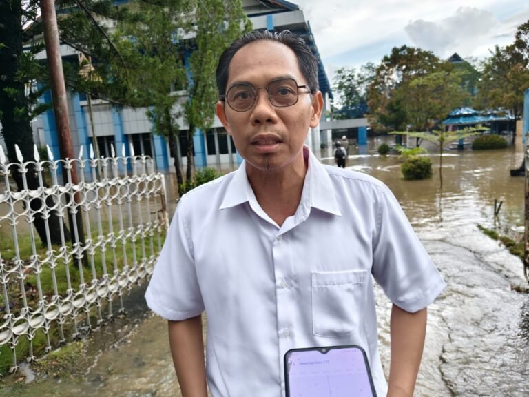 Banjir Rendam Kantor Kominfo Sultra, Server Terancam Terendam