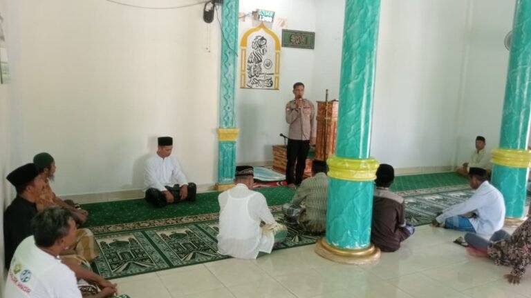 Jumat Keliling, Polres Buton Imbau Warga Waspadai Miras dan Asusila